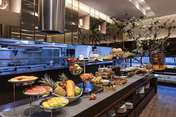 Tägliches Frühstücksbuffet (60000 COP pro Person)