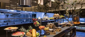 93 Luxury Suites & Residences