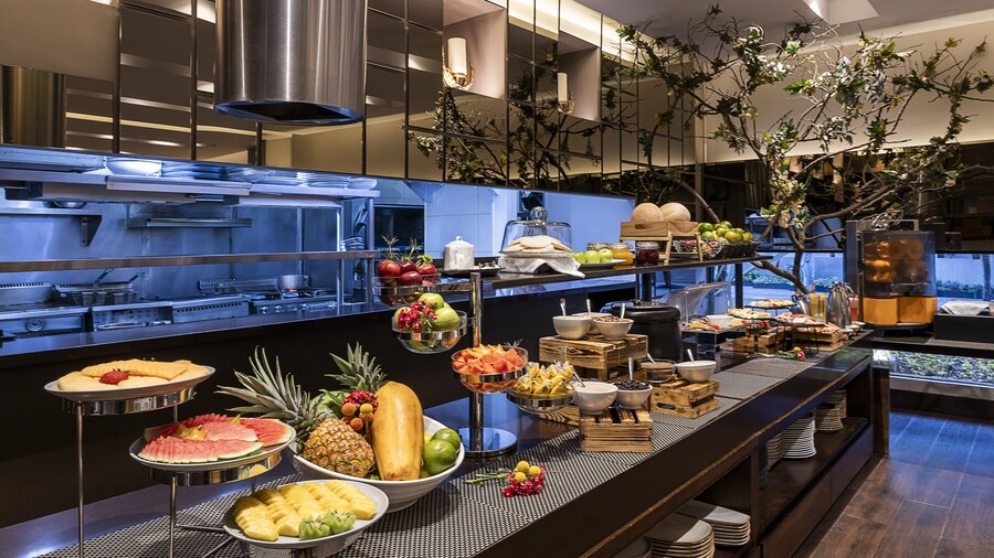 93 Luxury Suites & Residences