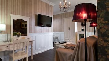 Junior Suite | Living area | Plasma TV