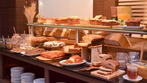 A buffet with various baked goods and pastries. - Açores Premium (Porto Alegre)