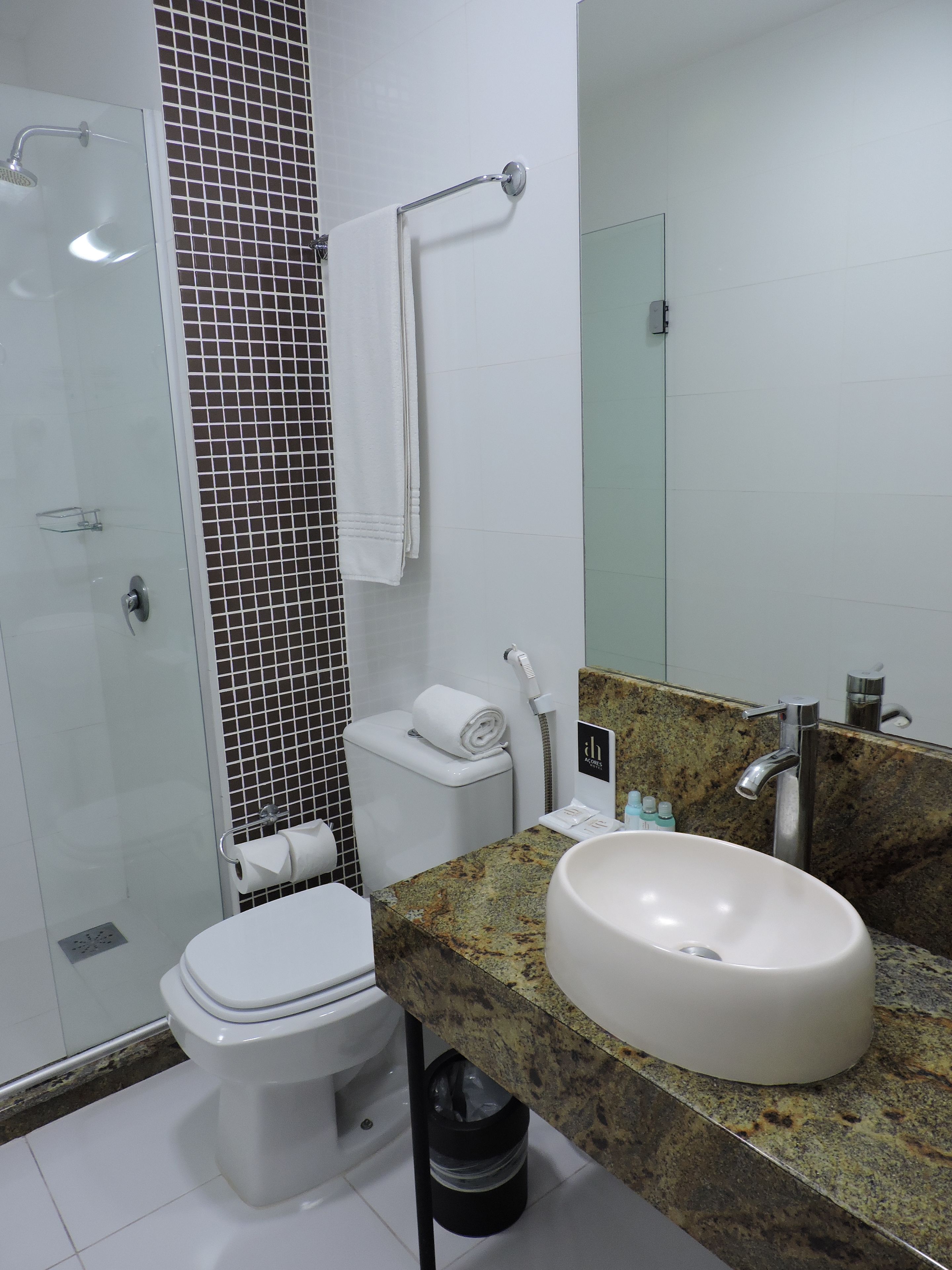 shower, rainfall showerhead, free toiletries, hair dryer