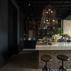 Bar sur le toit, restauration en plein air, ouvert tous les jours