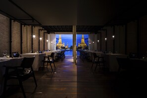 Frokost, lunsj og middag serveres