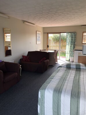 Standard Suite, 1 Bedroom (Large) | Living room