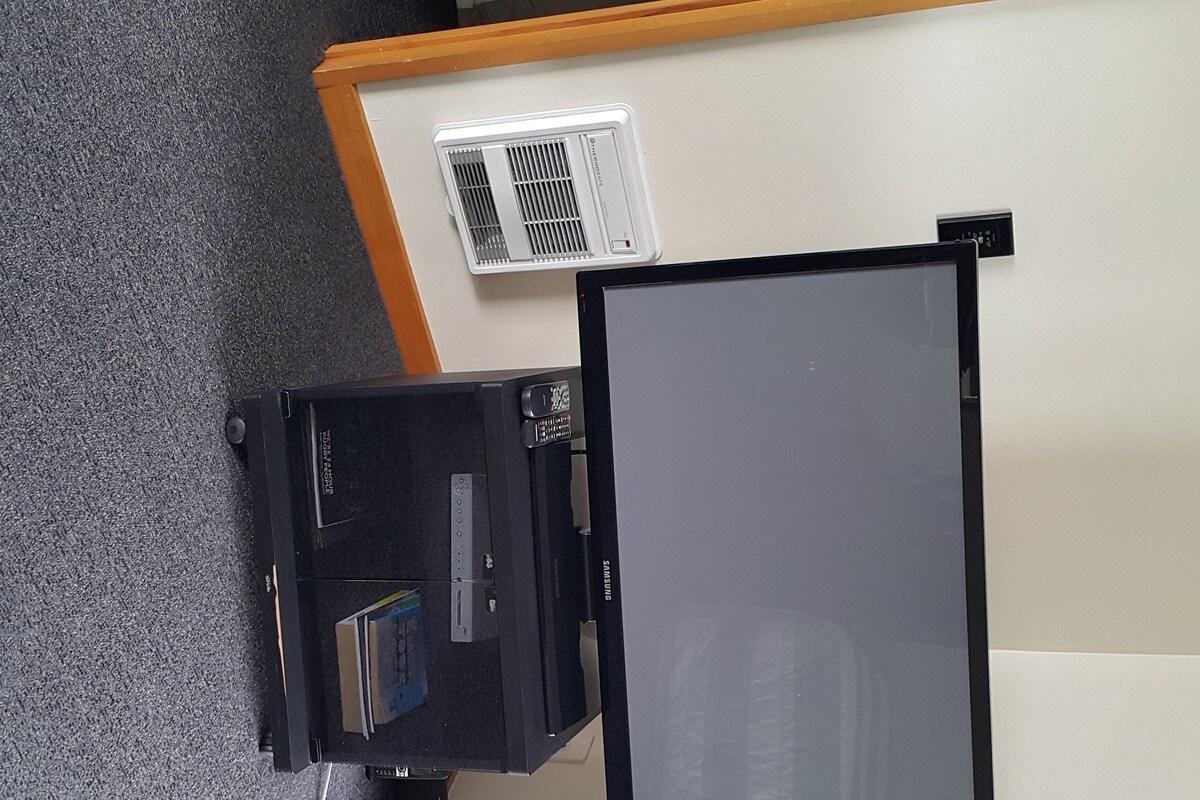 ห้องสแตนดาร์ดสวีท, 2 ห้องนอน (Spa Unit) | 2 ห้องนอน, เตารีด/โต๊ะรีดผ้า, Wi-Fi ฟรี, ผ้าปูที่นอน