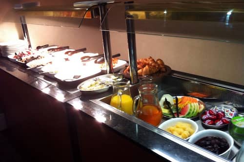 Tägliches Frühstücksbuffet gegen Gebühr