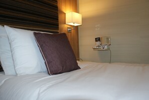 Hypo-allergenic bedding, down duvets, pillow-top beds, in-room safe - Hillscourt (Birmingham)