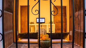 Minibar, in-room safe, free WiFi