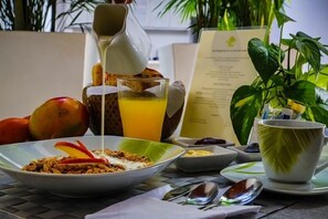Free daily cooked-to-order breakfast  - La Casa del Árbol Hotel Boutique by Xarm Hotels (Santa Marta)