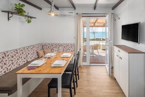 Deluxe Mobile Home with Sea View | Living area | 56-cm flat-screen TV with satellite channels, LCD TV, table tennis