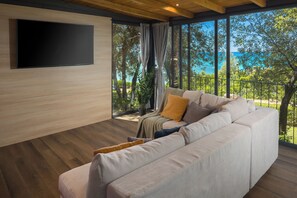 Villa Prestige with Jacuzzi - Seaside | Terrace/patio