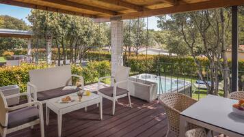 Deluxe Mobile Home with Jacuzzi | Terrace/patio