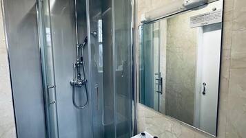 Standard Double Room, Ensuite | Bathroom