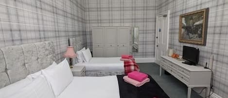 Chambre triple Standard, salle de bain attenante