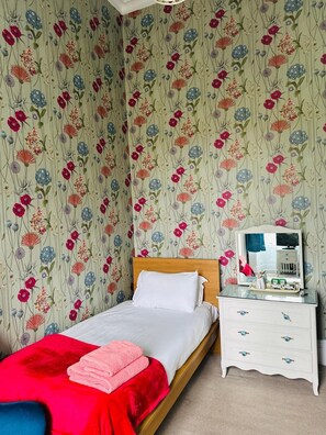 Chambre Simple, salle de bains attenante