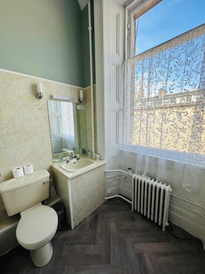 Bathroom - Eliza House (Edinburgh)