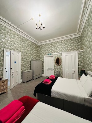 Standard Triple Room, Ensuite - Eliza House (Edinburgh)