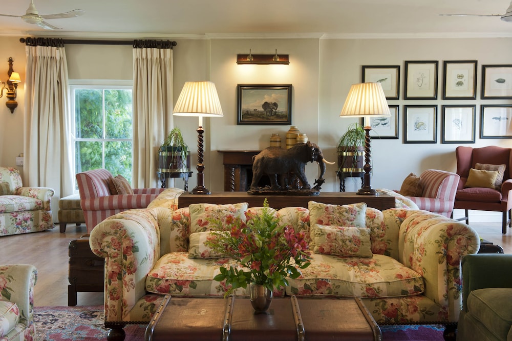 RiverBend Lodge by null