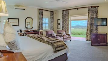 Luxury Suite, 1 King Bed | Egyptian cotton sheets, premium bedding, minibar, in-room safe