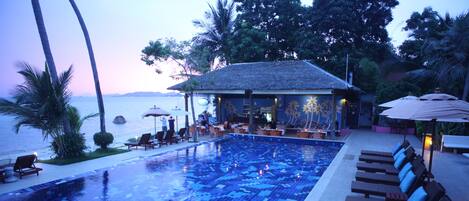 Outdoor pool, sun loungers
