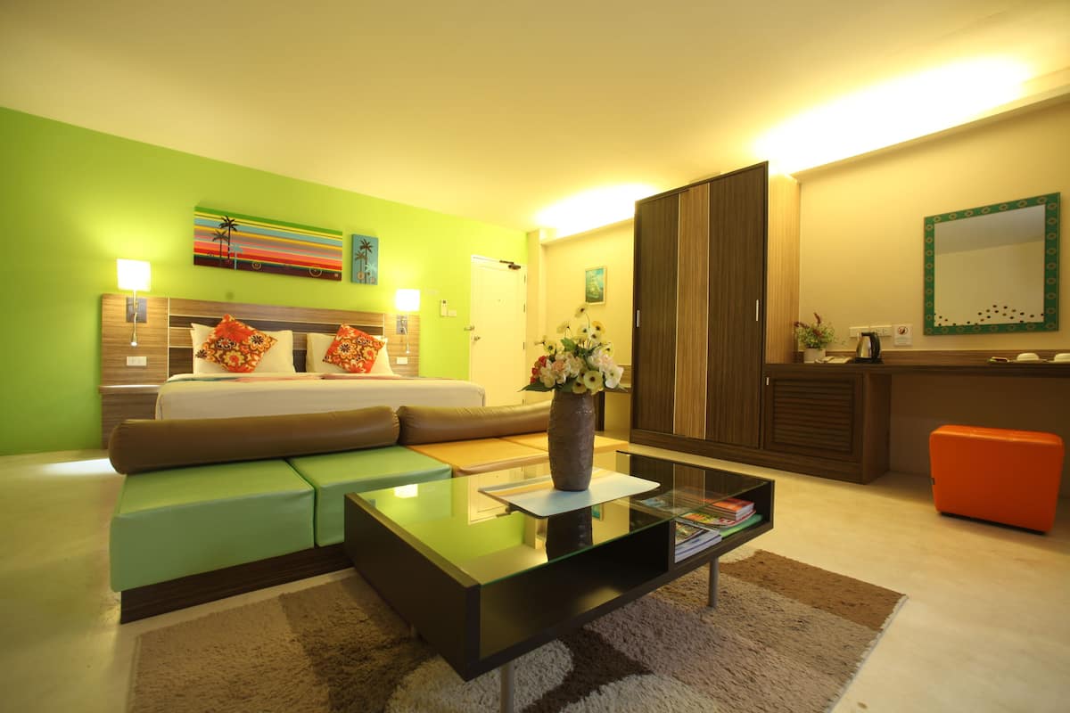 deluxe room | premium bedding, select comfort beds, minibar, in-room safe