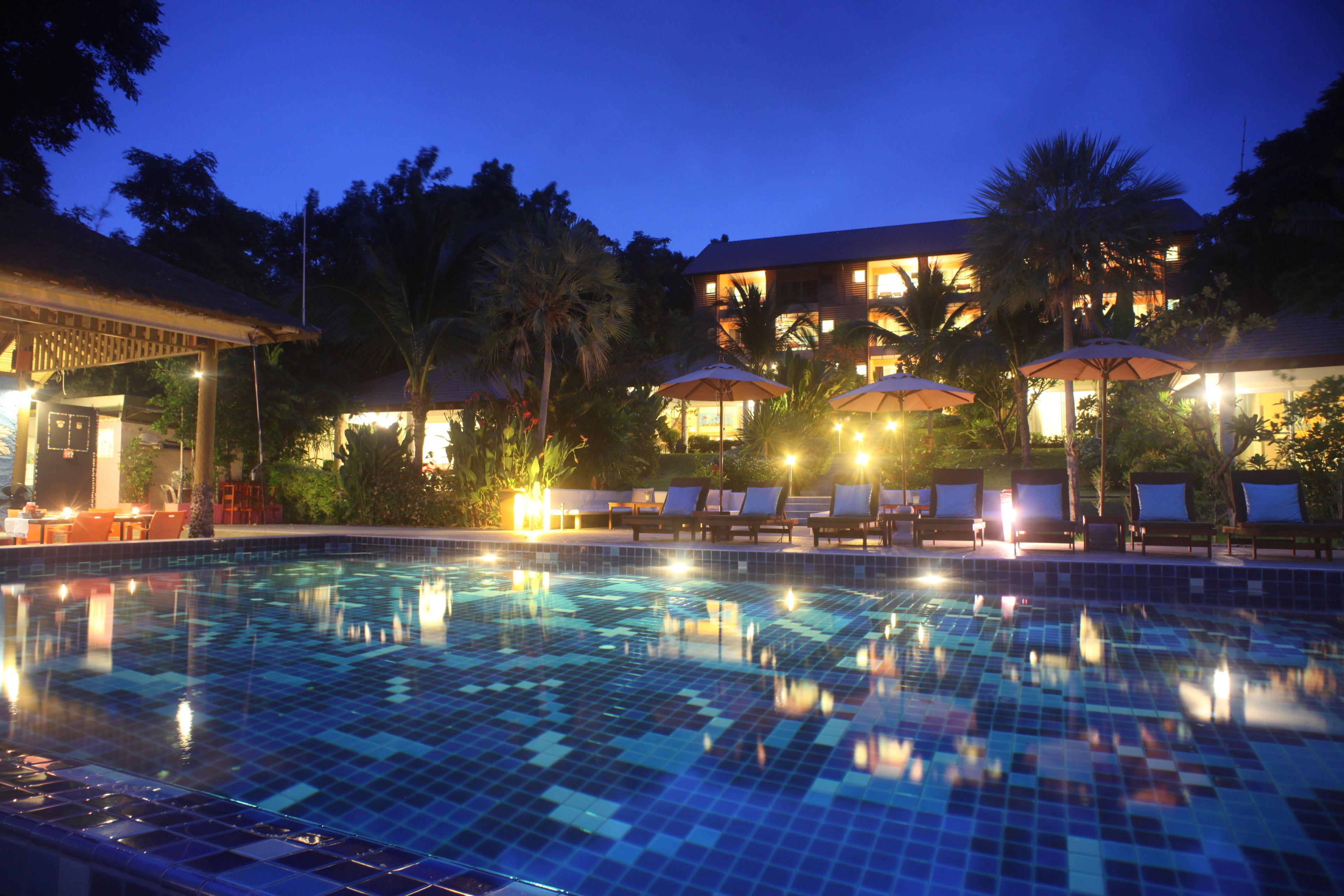 outdoor pool, pool loungers