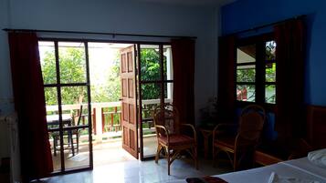 Deluxe Bungalow, Lake View | Rollaway beds, free WiFi