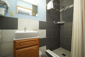 Badkamer met douche