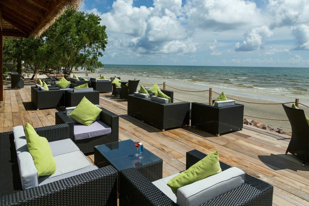 breakfast, lunch, dinner served; international cuisine, pool views