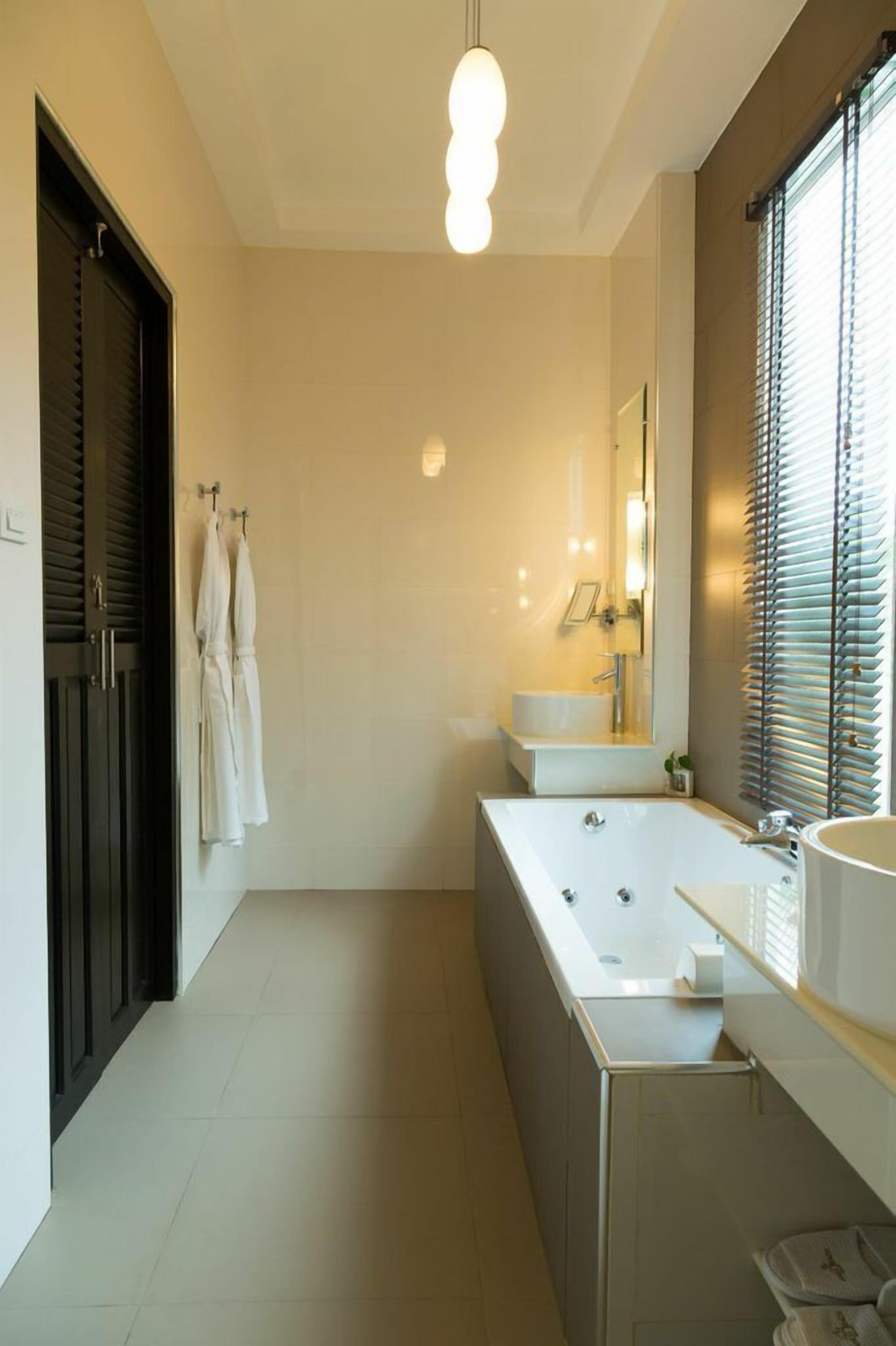 standard double room | bathroom | separate bathtub and shower, jetted bath, rainfall showerhead