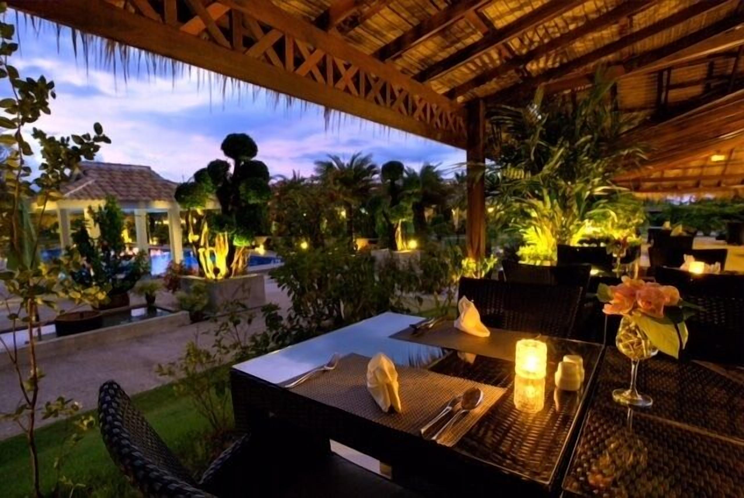 breakfast, lunch, dinner served; international cuisine, pool views