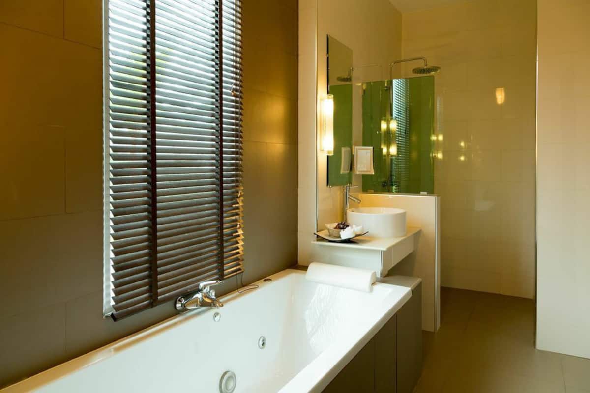 separate bathtub and shower, jetted bath, rainfall showerhead