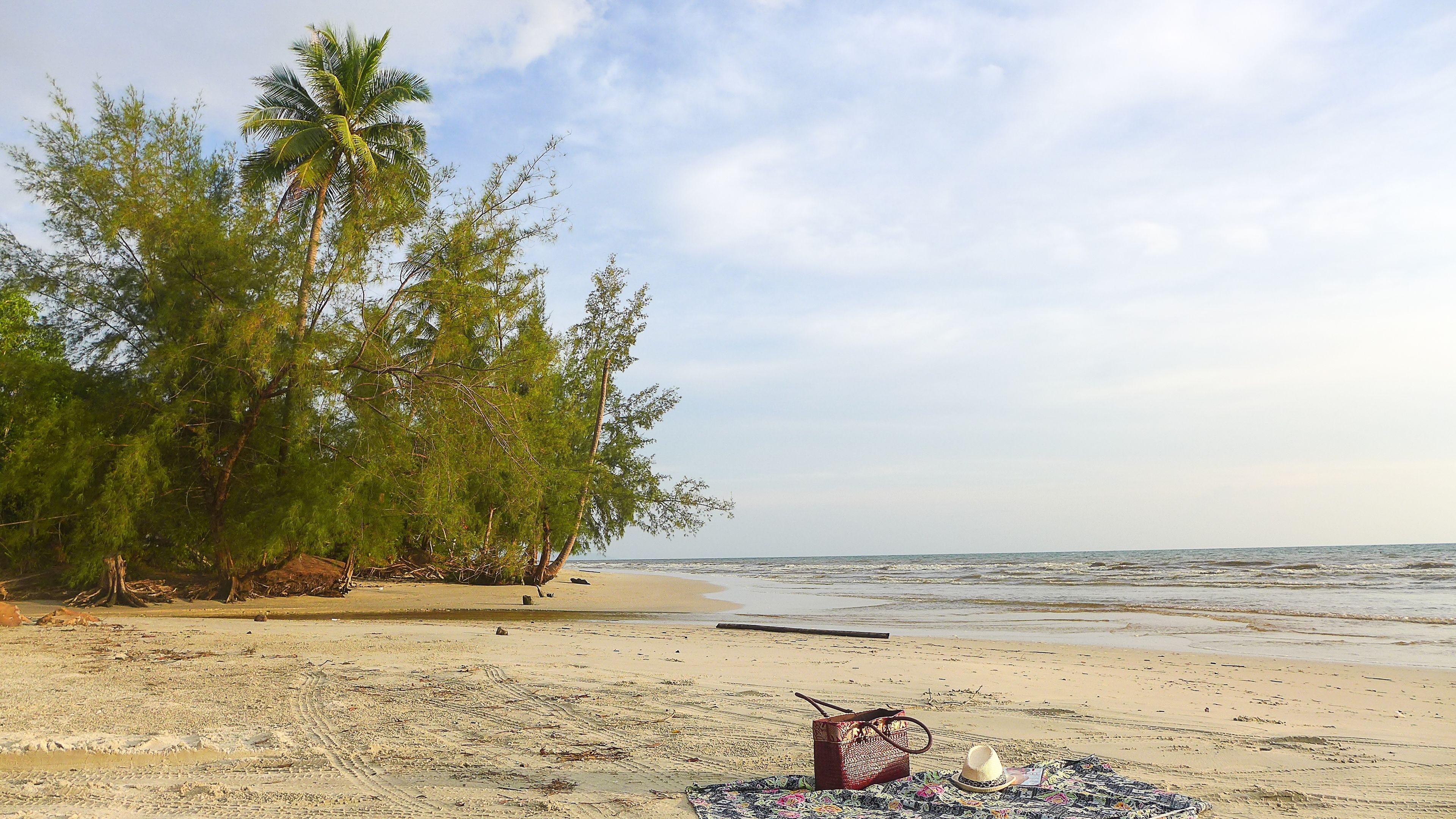 private beach, white sand, free beach cabanas, sun-loungers