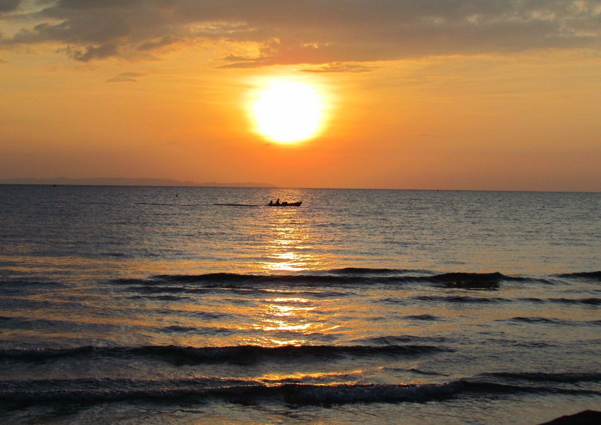 private beach, white sand, free beach cabanas, sun-loungers