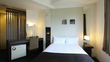 Down comforters, desk, blackout drapes, free WiFi