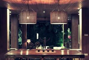 XReddoorz Room | Tempat makan | Sarapan, makan tengah hari, makan malam dihidangkan; tepi kolam