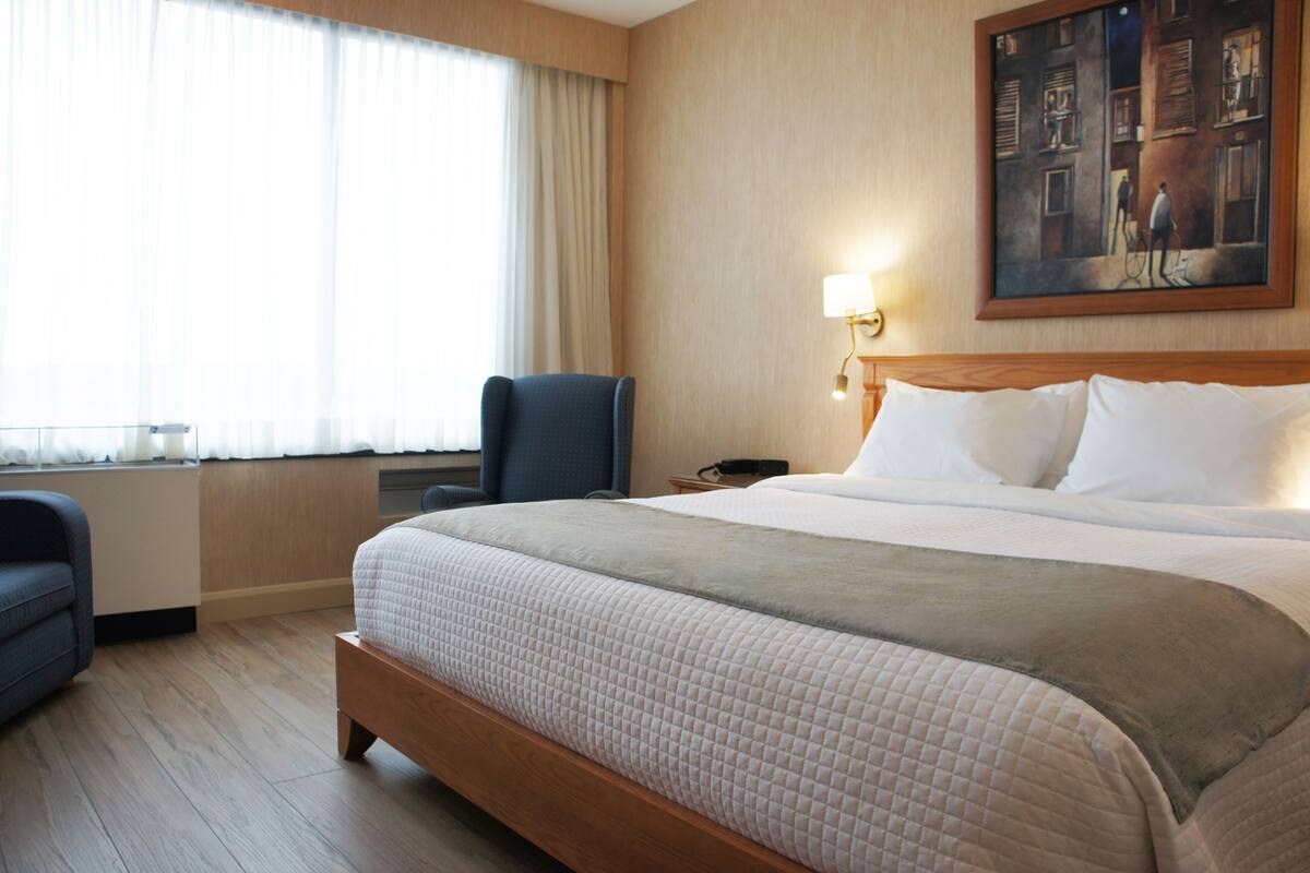 商務客房, 1 張特大雙人床和 1 張沙發床 (Wooden Floor) | 書桌、筆電工作空間、遮光布/窗簾、隔音