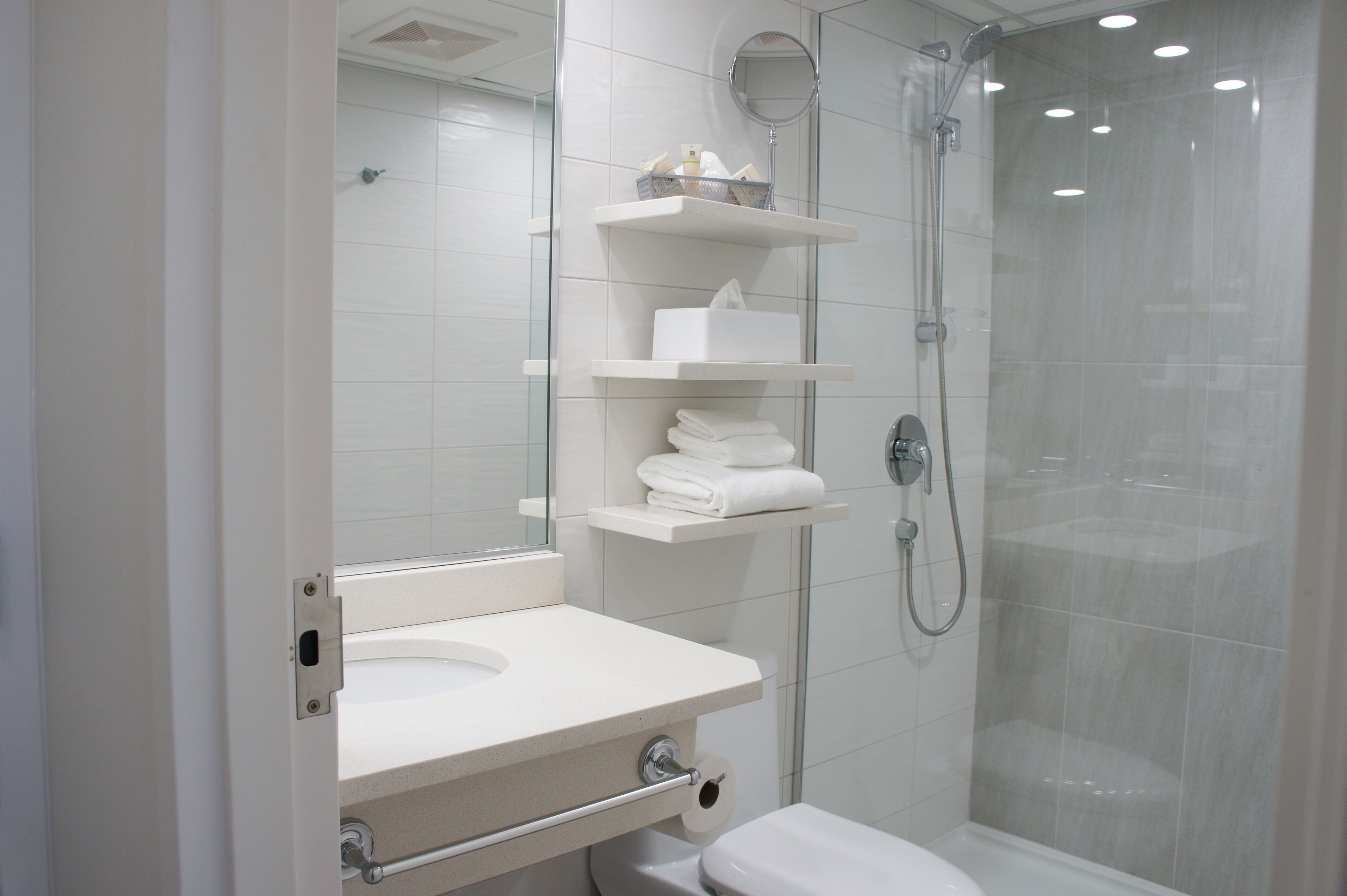 business room, 1 queen bed (wooden floor) | bathroom | free toiletries, hair dryer, bathrobes, towels