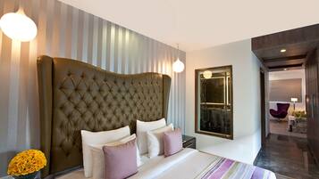 Suite | Minibar, in-room safe, individually decorated, individually furnished