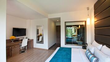 Superior Lawn View | Minibar, in-room safe, individually decorated, individually furnished