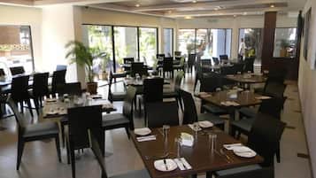 Breakfast, lunch, dinner served; Regional cuisine
