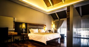 أغطية فراش متميزة وميني بار وخزنة داخل الغرفة وبديكورات فريدة لكل غرفة