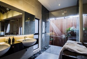 Leonora Suite | Bathroom