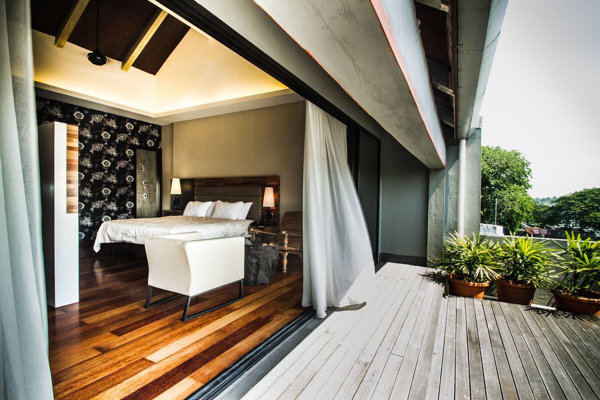 Margaret Suite | Premium bedding, minibar, in-room safe, desk