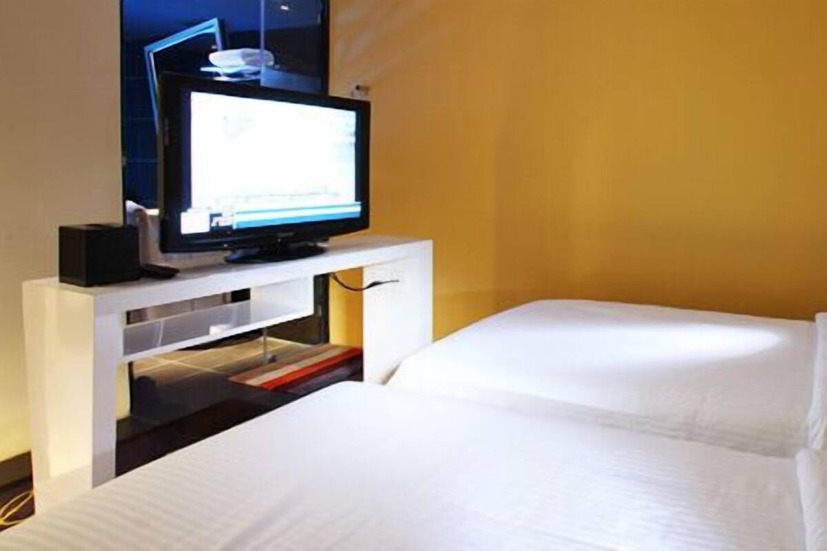 ห้องเอ็กเซกคิวทีฟทวิน, เตียงเดี่ยว 2 เตียง, ไม่มีหน้าต่าง | เครื่องนอนระดับพรีเมียม, โต๊ะทำงาน, พื้นที่ทำงานแบบใช้แล็ปท็อป