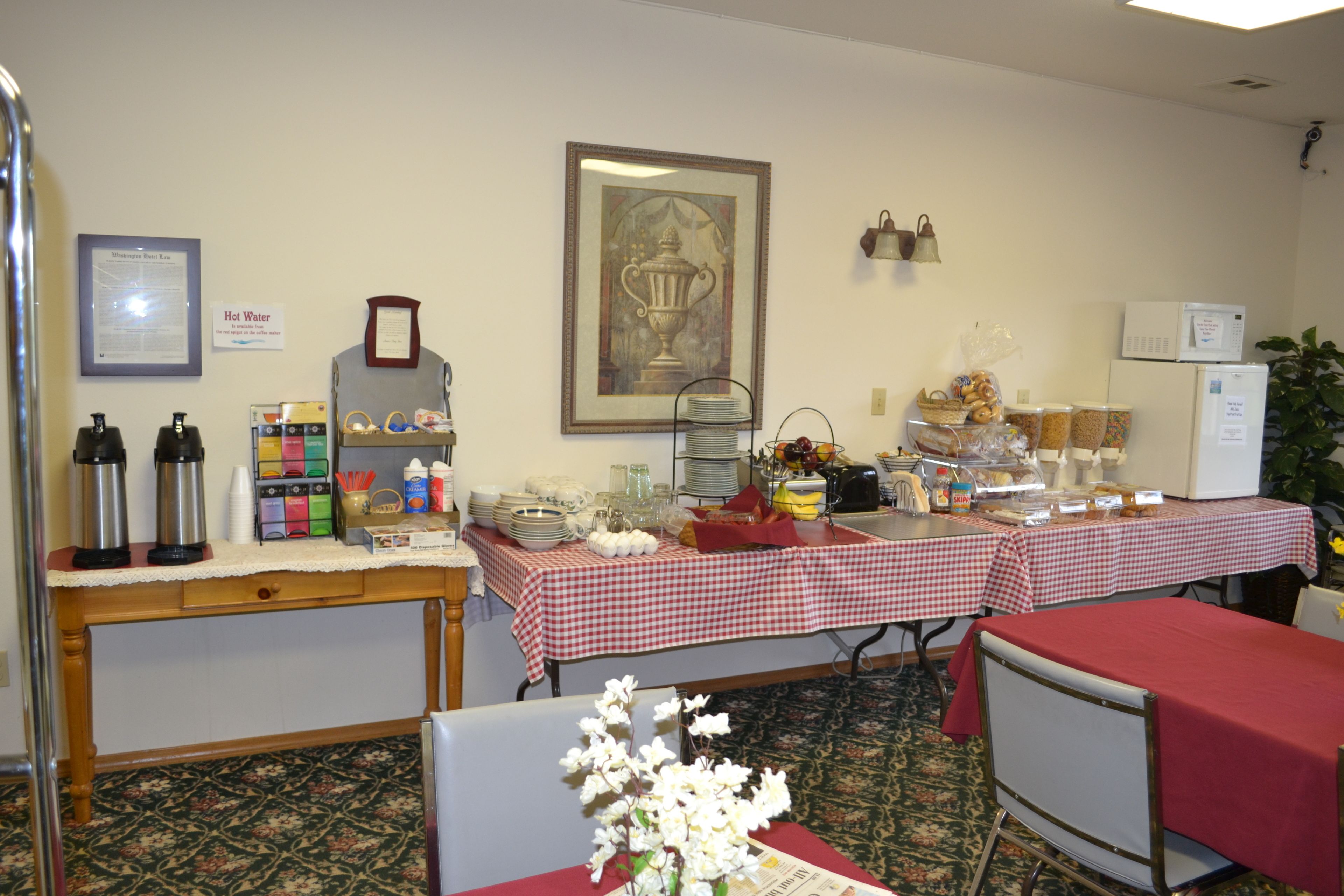 free daily continental breakfast