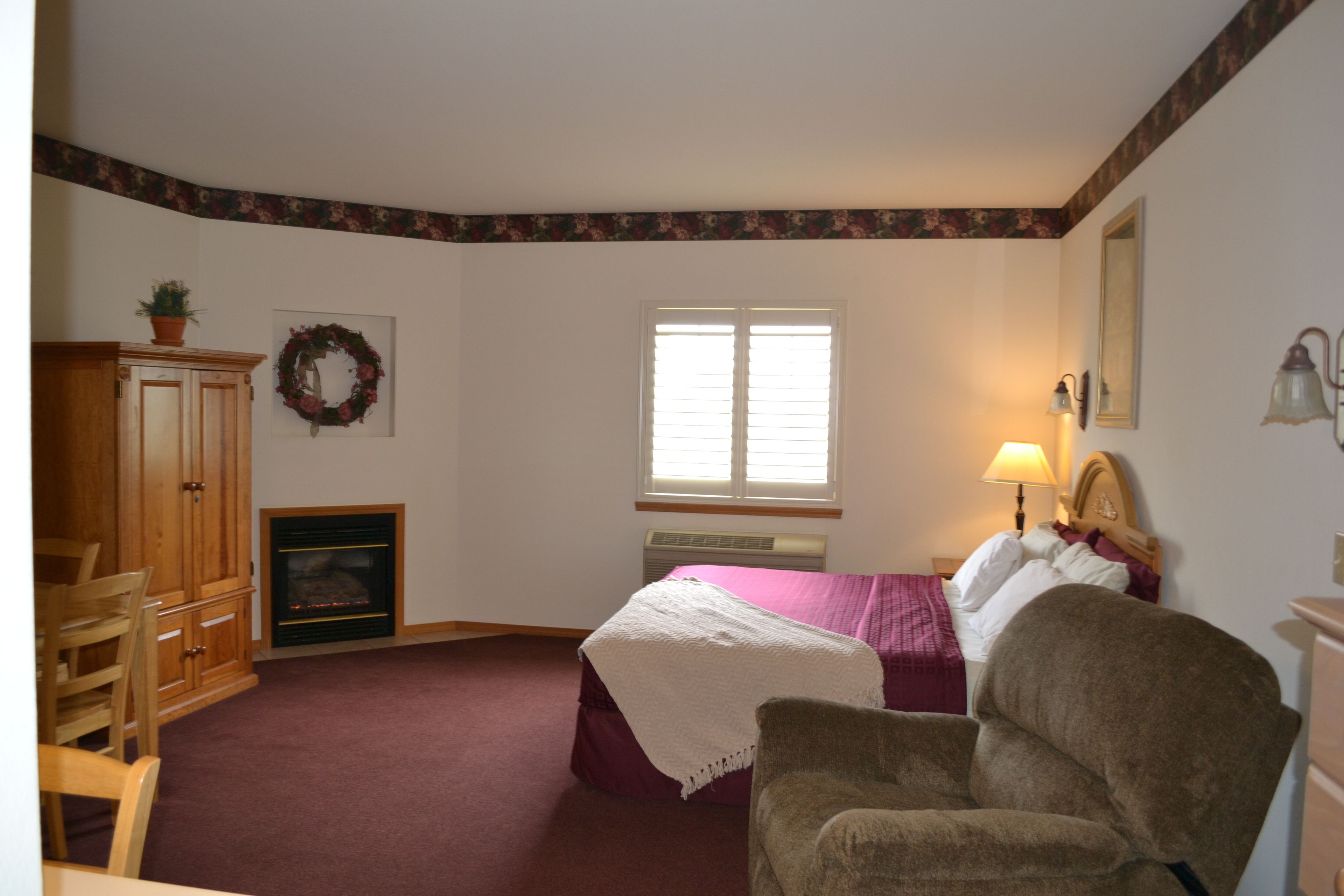 suite, 1 king bed | free wifi, bed sheets