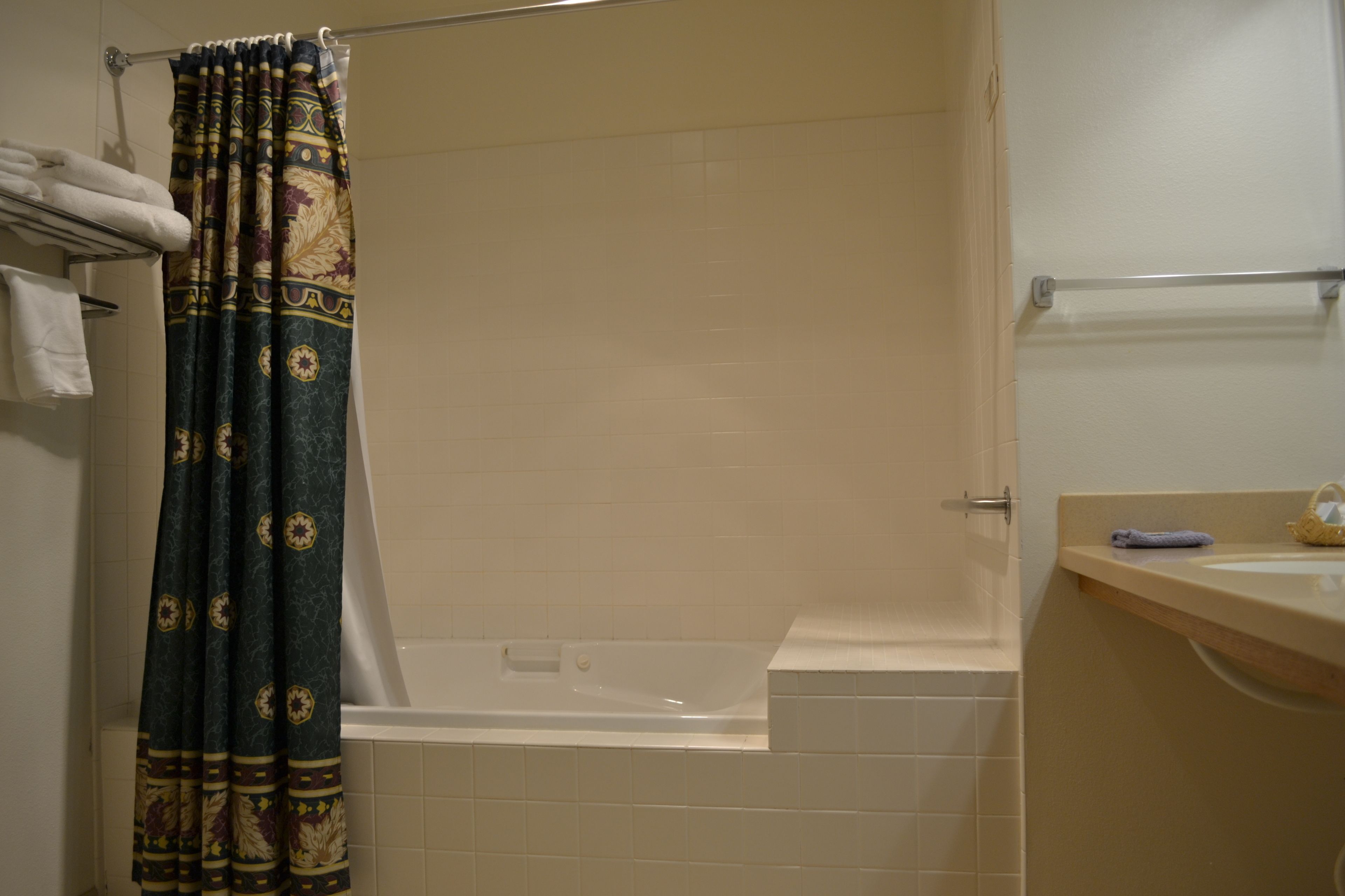 deep-soaking bathtub