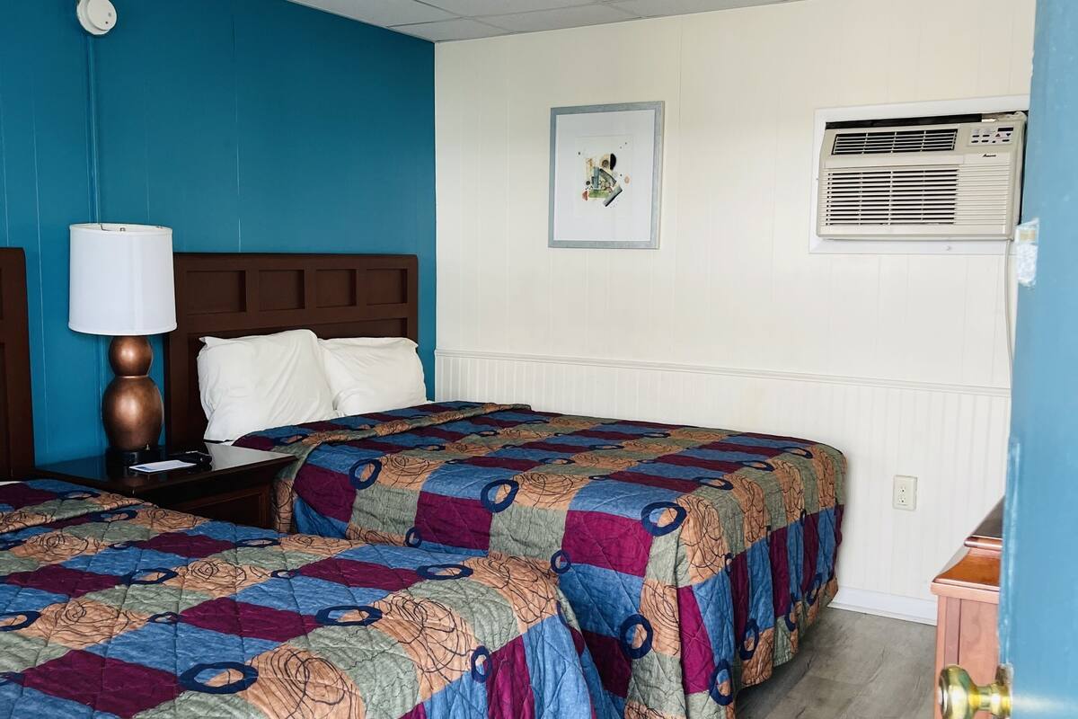 Standard Room, 2 Double Beds | Free WiFi, bed sheets